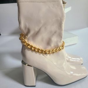 New with tags Mogul nude snake hi block heel chain ankle detail bootie Size 8